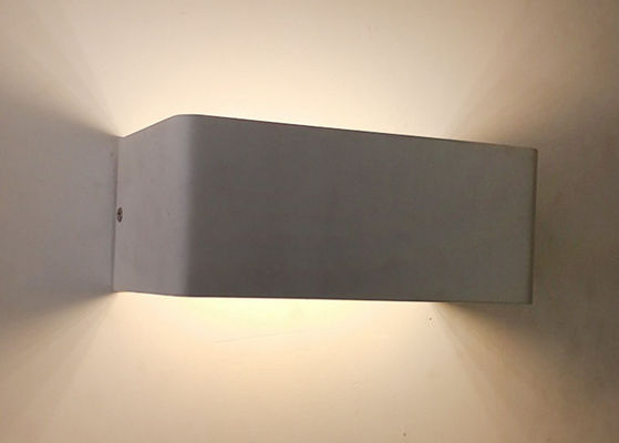 Wodoodporny aluminiowy biały kolor 20 * 10 * 8 cm 9 w Nowoczesna lampa ścienna