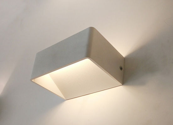 Wodoodporny aluminiowy biały kolor 20 * 10 * 8 cm 9 w Nowoczesna lampa ścienna