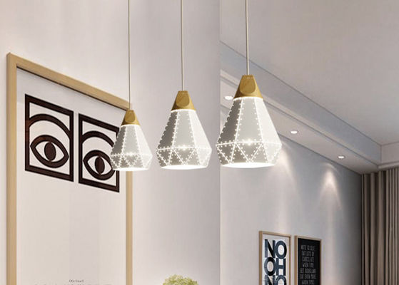Europejskie drewno żelazne nowoczesna lampa wisząca do jadalni salon Hotel