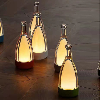 Wielofunkcyjna nowoczesna lampka nocna hotelowa Trójkolorowy niestandardowy kształt pijanej butelki