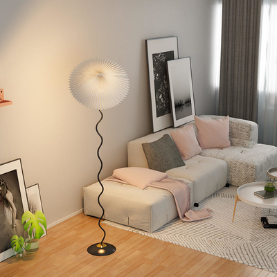Kreatywna nowoczesna minimalistyczna lampa podłogowa do salonu
