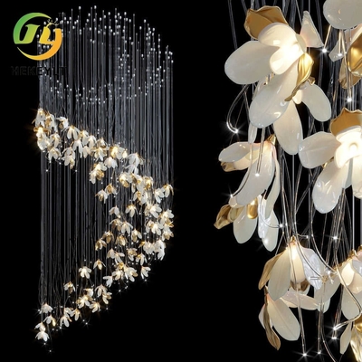 Nowoczesny żyrandol LED na zamówienie z motywem kwiatowym Dekoracyjny projekt schodów weselnych willi