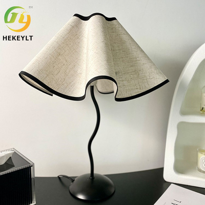 Nowoczesna lampa stołowa LED do łóżka Petal Umbrella Type S-Bar Metal Bedroom Hotel Table Lamp
