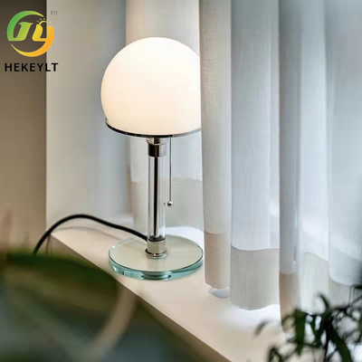 Pokój hotelowy Nordic Modern Simple LED Design Szklana lampa stołowa Metalowa półkula