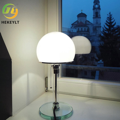 Pokój hotelowy Nordic Modern Simple LED Design Szklana lampa stołowa Metalowa półkula