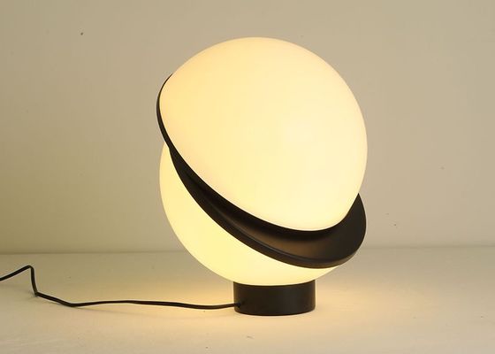 Sferyczna akrylowa lampka nocna o średnicy 1,8 m